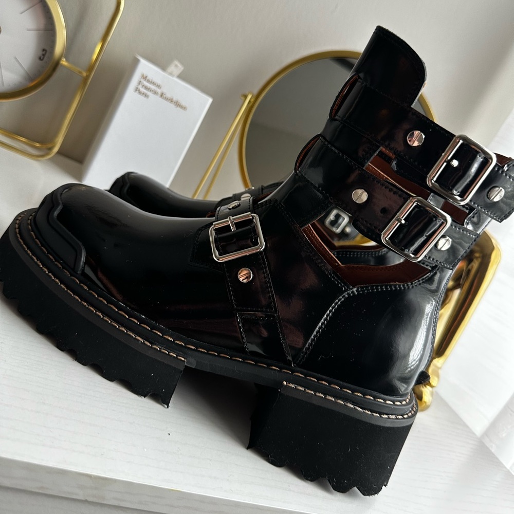 Shoes - Picture 4 of 5